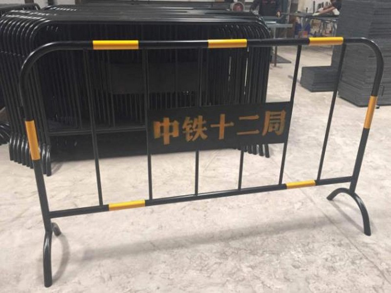 广东黄黑铁马施工护栏